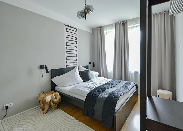 Japanese Design 3Bdr Apartment In A Vibrant Area