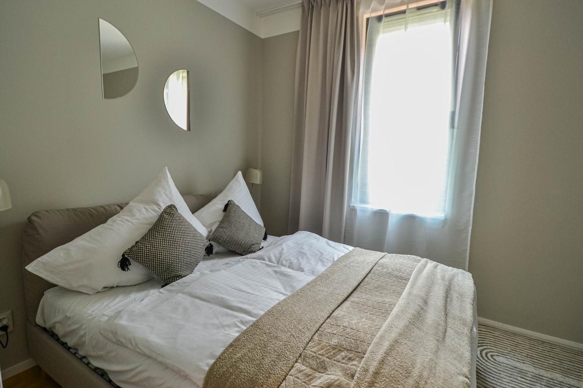 Japanese Design 3bdr In A Vibrant Area * Praga